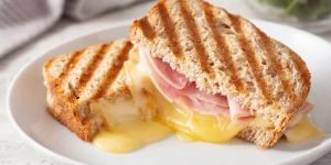Los chefs coinciden: “Para hacer el mejor sándwich mixto, no añadas jamón York, ponle 30 g ibérico y 50 g de mozzarella”