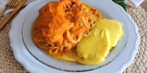 Receta de Tallarines rojos con huancaína