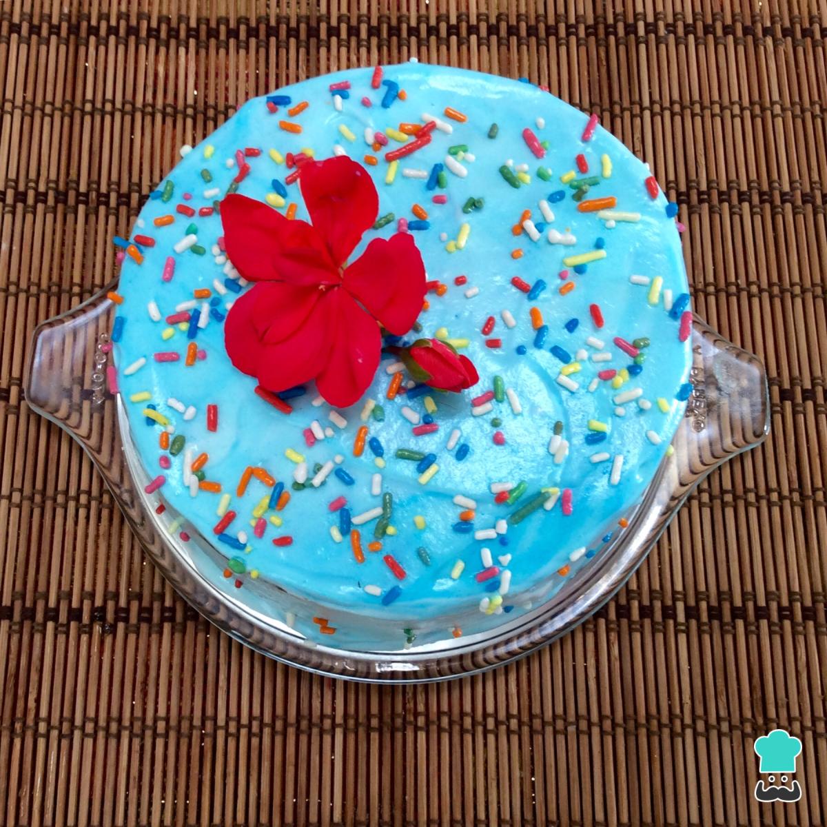 Receta de Torta decorada con merengue