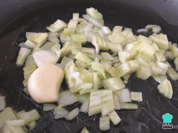 Receta de Revuelto de espárragos y champiñones - También con guisantes - Paso 2