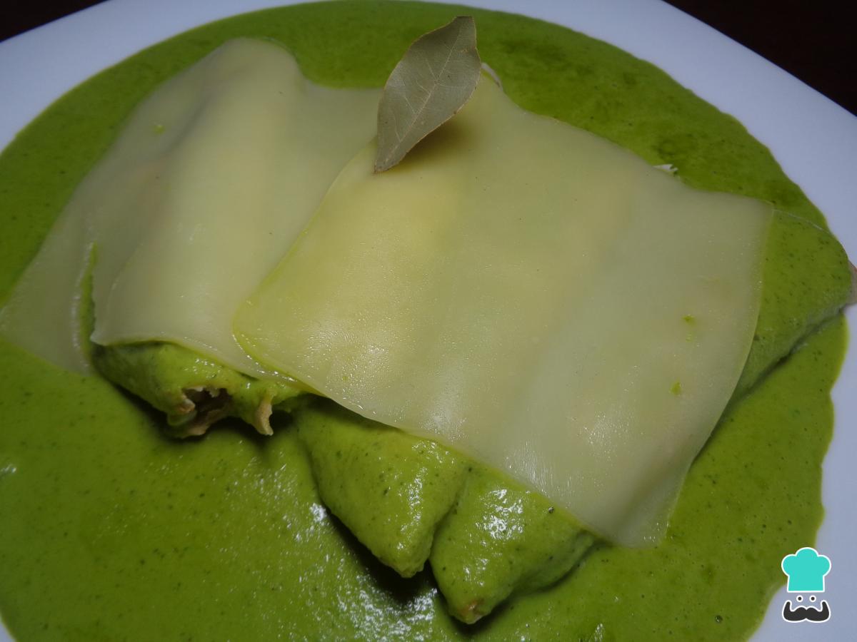 Receta de Enchiladas suizas verdes con chile poblano