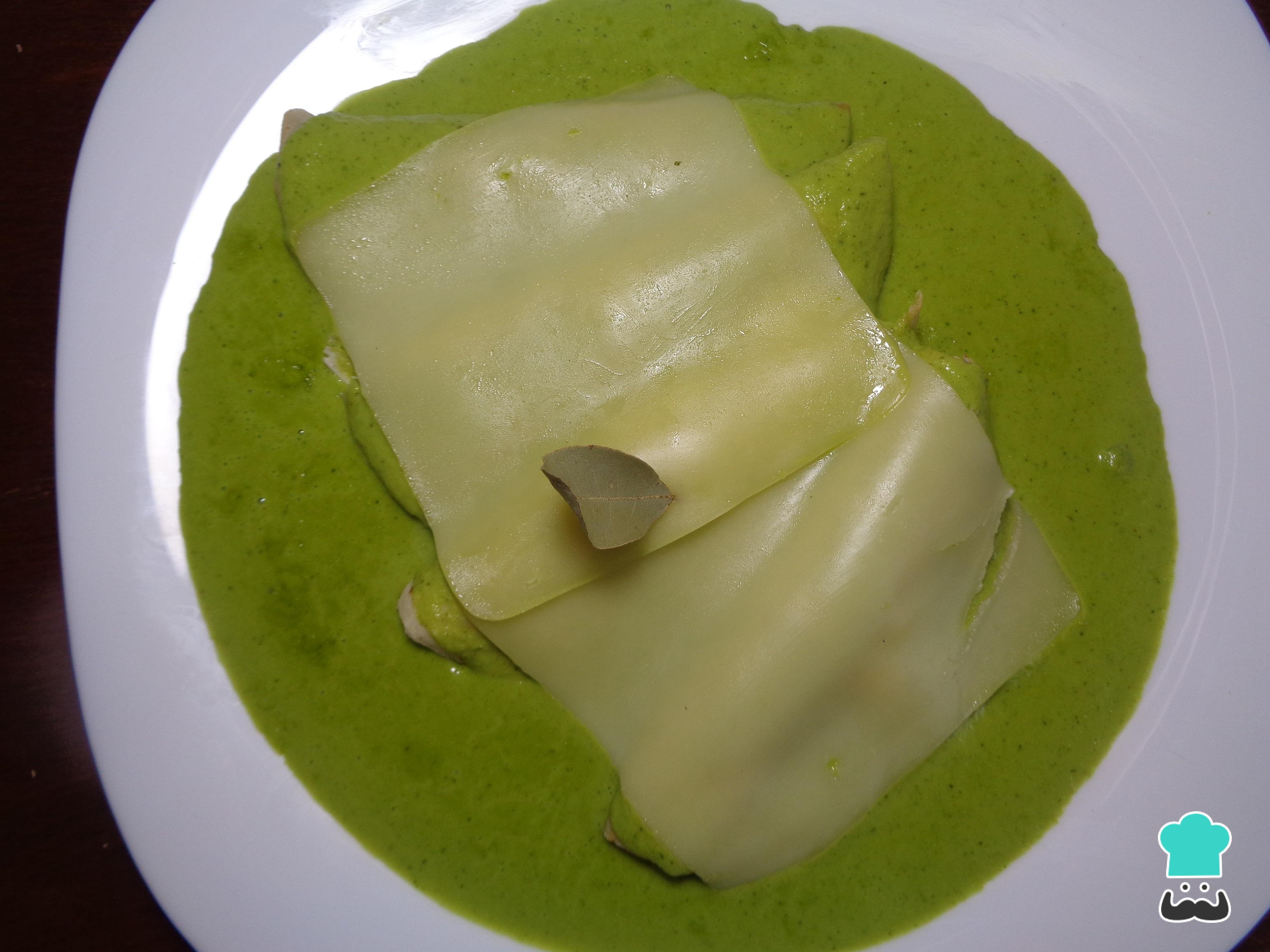 Enchiladas suizas verdes con chile poblano