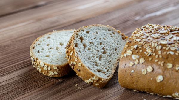 Este pan de avena con solo 3 ingredientes arrasa por lo saludable y fácil que es de preparar en casa