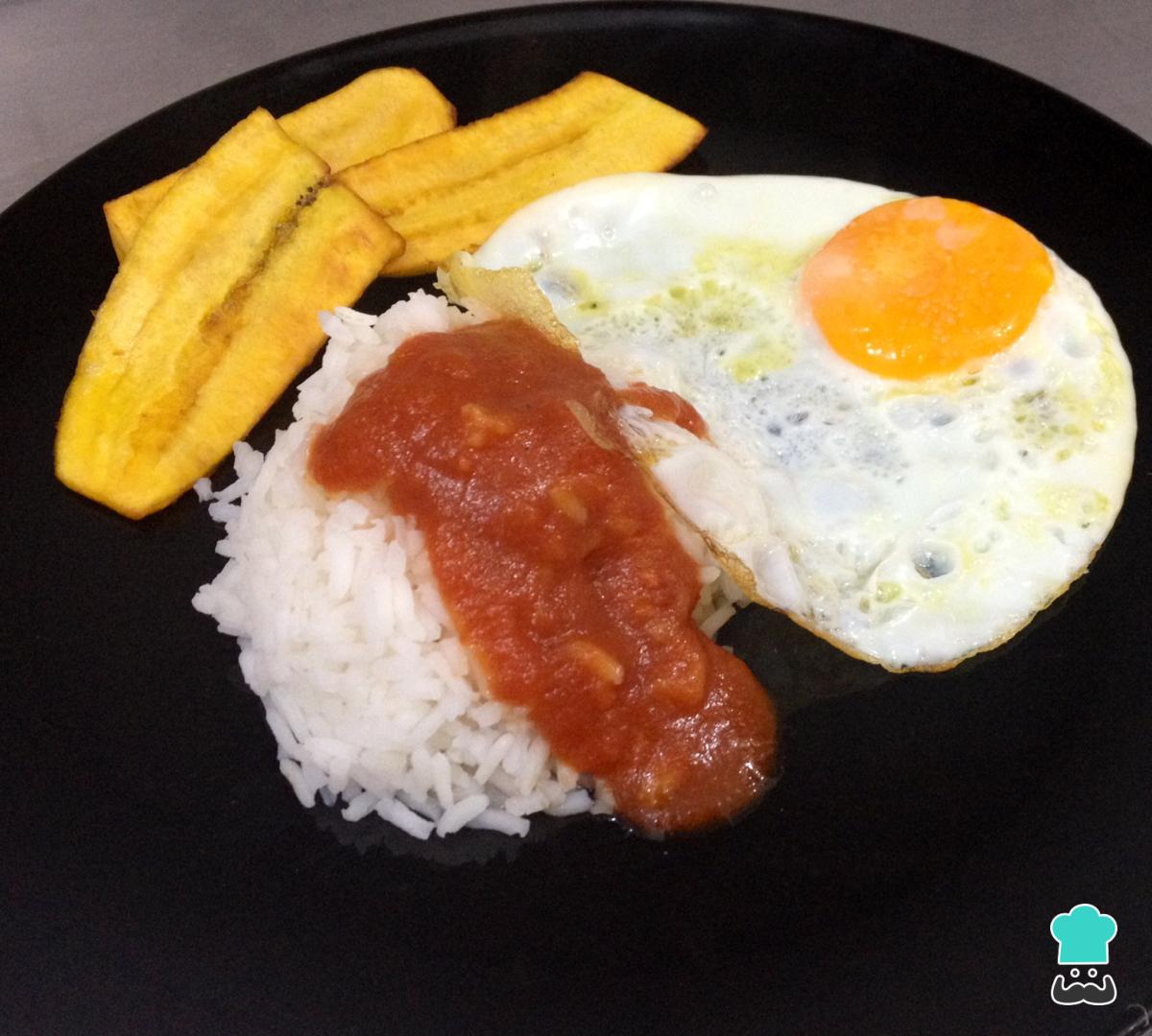 Receta de Arroz a la cubana tradicional
