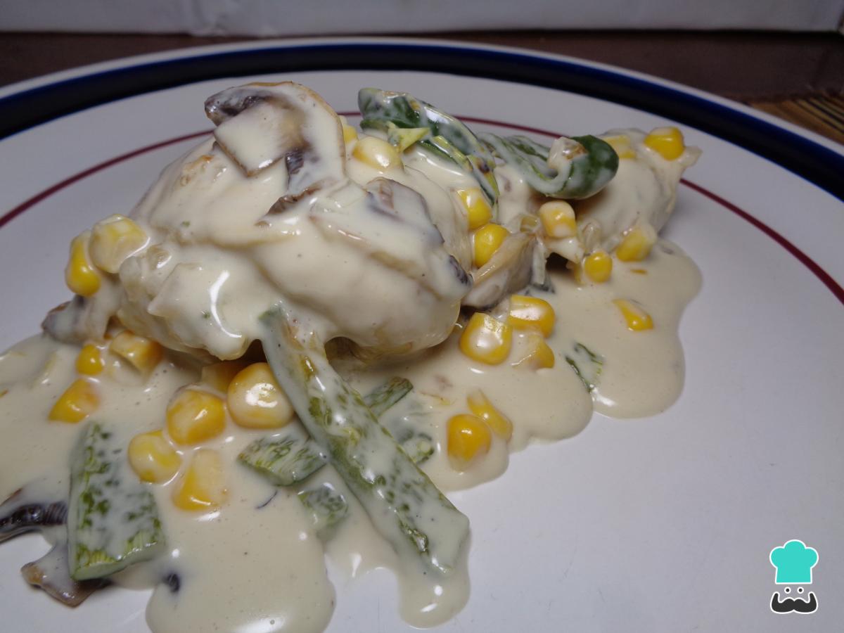 Receta de Pollo a la crema con champiñones y chile poblano