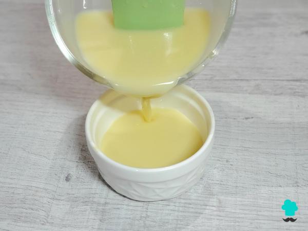 Receta de Panna cotta de frutos rojos: el postre más cremoso y fresco que se prepara sin horno - Paso 5