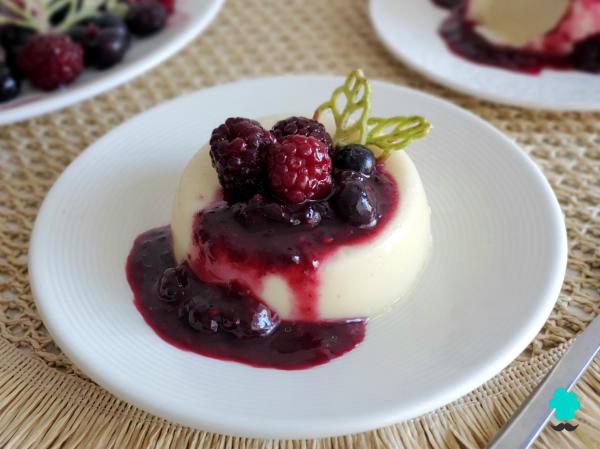 Receta de Panna cotta de frutos rojos: el postre más cremoso y fresco que se prepara sin horno - Paso 8