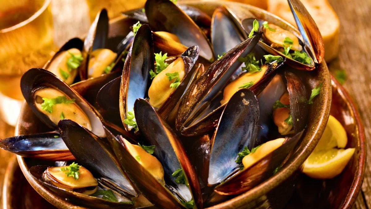 Los chefs gallegos coinciden: “Los mejillones al vapor mejoran si usas muy poca agua y no los amontonas en la olla”