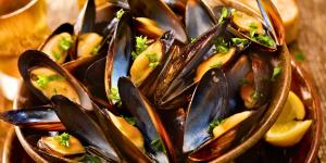 Los chefs gallegos coinciden: “Los mejillones al vapor mejoran si usas muy poca agua y no los amontonas en la olla”