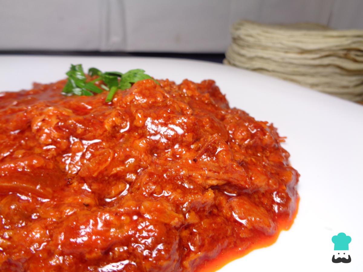 Receta de Chicharrón prensado en salsa de chile guajillo