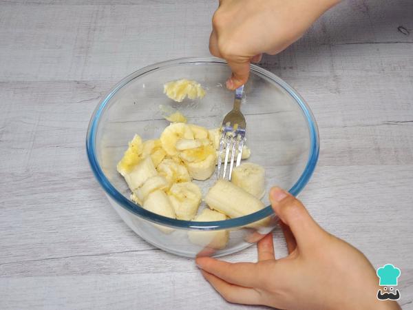 Receta de Bizcocho de plátano y yogur sin harina - Paso 1