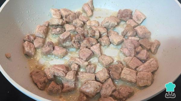 Receta de Arroz meloso con secreto y setas: el plato casero con el que siempre aciertas si tienes invitados - Paso 1