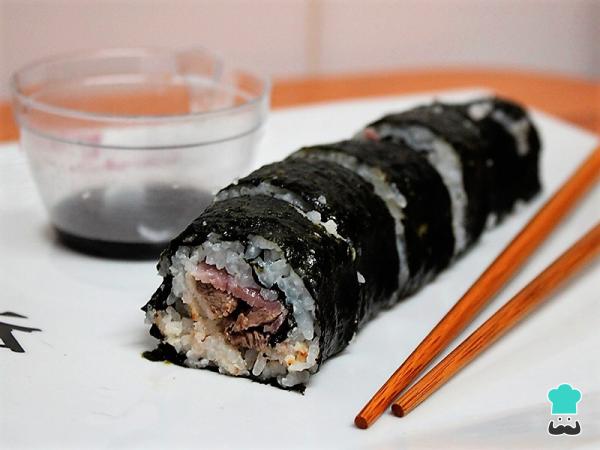 Sushi de carne y bacon