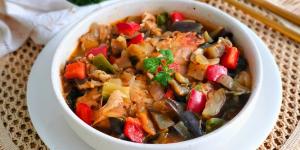 Receta de Pollo con sanfaina: el plato tradicional catalán que convierte unas verduras en un guiso muy sabroso