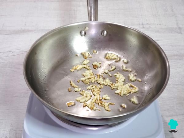 Receta de Pollo con sanfaina: el plato tradicional catalán que convierte unas verduras en un guiso muy sabroso - Paso 5