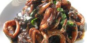 CALDO DE TENTACULOS DE CALAMAR CON CAMARONES