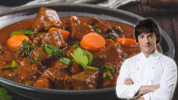 Jordi Cruz, chef: “El guiso de carne más sabroso no se hace con agua, lleva 500 ml de vino tinto y 2 litros de caldo de carne”