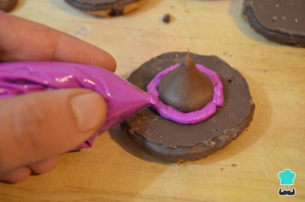 Receta de Sombreros de bruja de chocolate - Paso 5