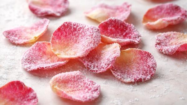 Recetas rápidas y resultonas para Sant Jordi si no tienes tiempo (listas en menos de 30 minutos) - Pétalos de flores confitados