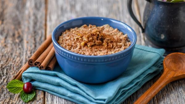 Los cinco desayunos favoritos de los nutricionistas para tener energía sin disparar la glucosa - Avena con semillas de chía y canela
