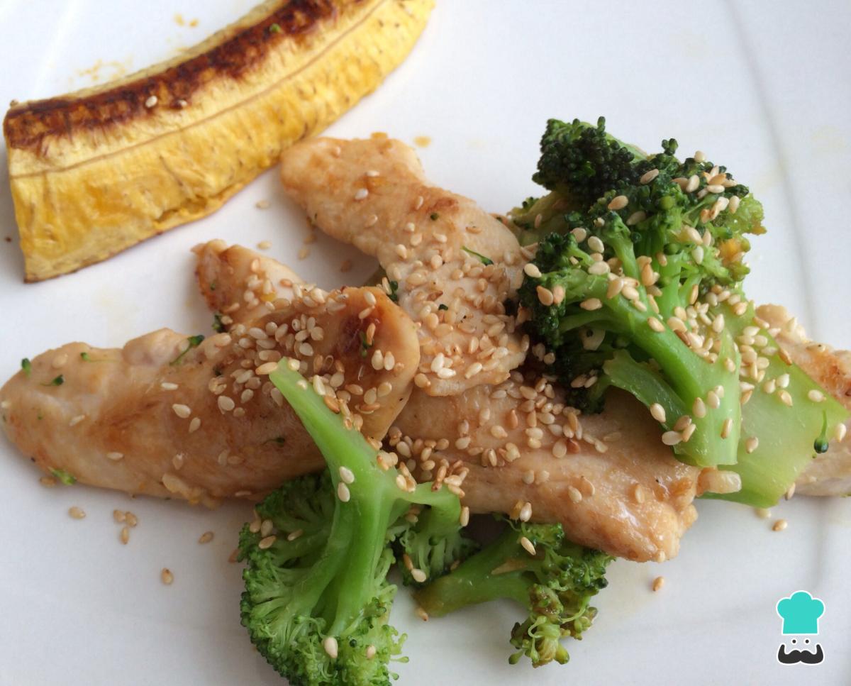 Receta de Brócoli con pollo salteado