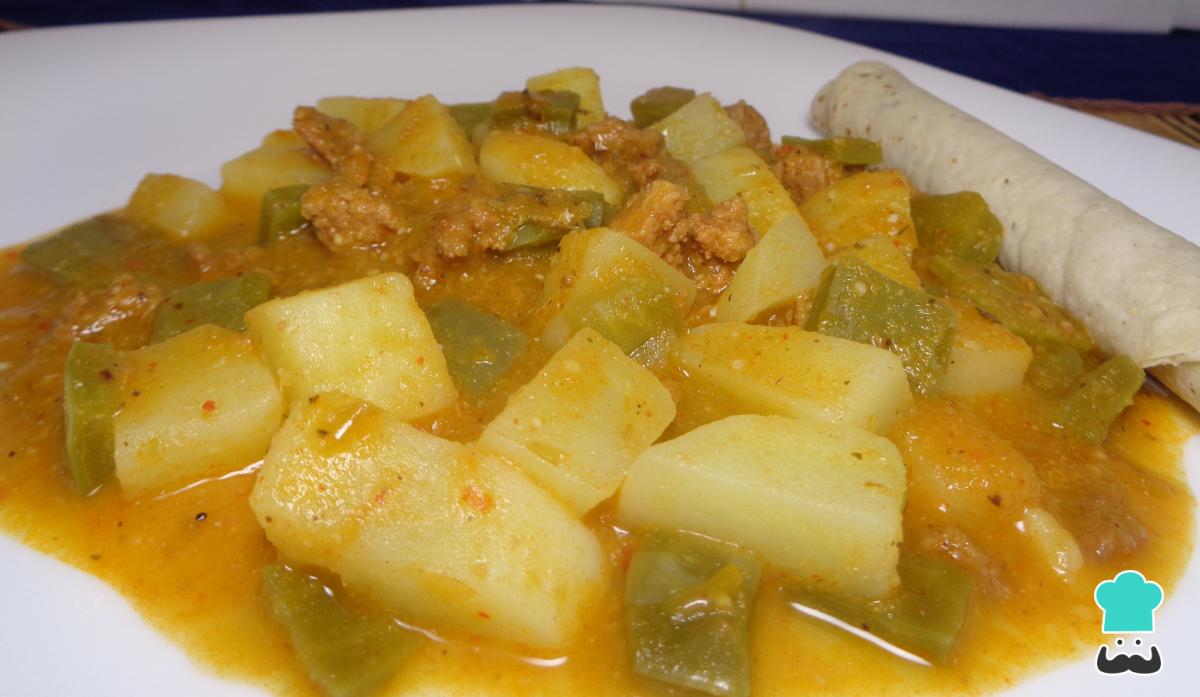 Receta de Longaniza en salsa verde con papas y nopales