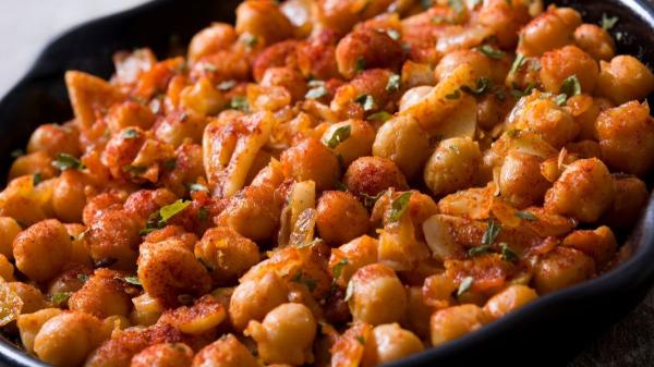 José Andrés, el chef que tiene la solución para mejorar los garbanzos de bote: bastan unos mejillones y un chorrito de vino - El truco del chef José Andrés para transformar los garbanzos de bote