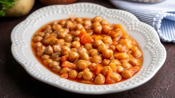 José Andrés, el chef que tiene la solución para mejorar los garbanzos de bote: bastan unos mejillones y un chorrito de vino - Los ingredientes para preparar los garbanzos con mejillones al estilo de José Andrés