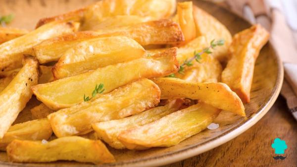 Los chefs españoles coinciden: “Para unas patatas fritas muy crujientes, el truco está en dejarlas en remojo con vinagre” - La ciencia que explica por qué estas patatas quedan tan crujientes