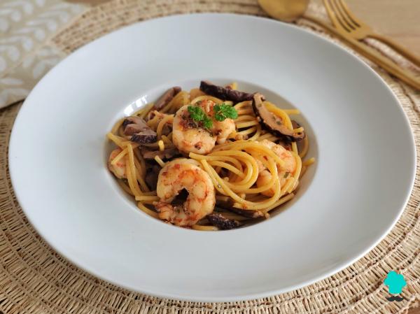 Receta de Espaguetis con gambas y champiñones: un plato fácil que parece de restaurante y se prepara en pocos minutos - Paso 7