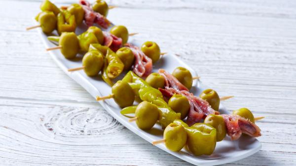 Jesús Sánchez, chef: “Las anchoas de lata no mejoran con limón, están más buenas con piña fresca y queso” - Aceitunas rellenas: el toque final de Jesús Sánchez