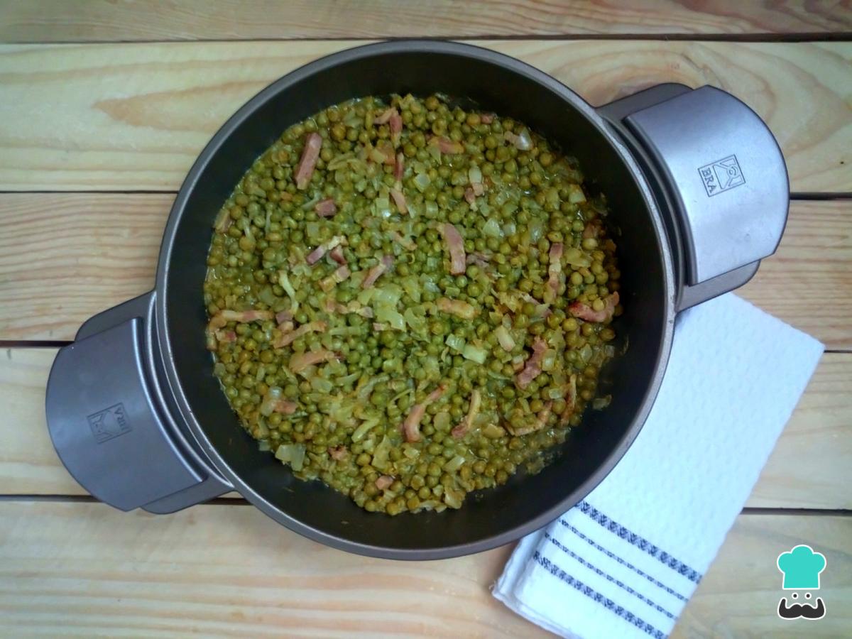 Receta de Guisantes encebollados con huevo