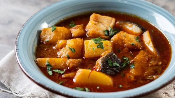 Pocos lo conocen fuera de Murcia: el guiso de patata y bacalao que sustituye a la carne en Cuaresma
