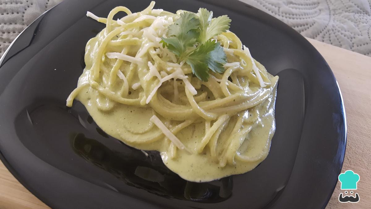 Receta de Espaguetis verde con crema