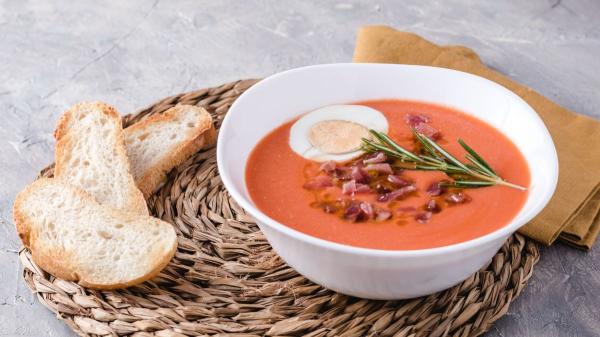 Más allá del tomate: 3 recetas de salmorejo que reinventan por completo el clásico cordobés - La revolución del salmorejo de sandía y frutos rojos