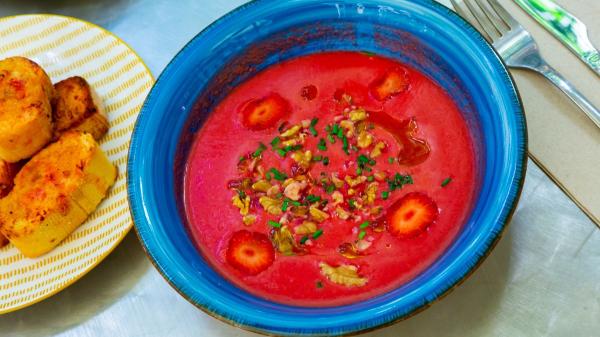 Más allá del tomate: 3 recetas de salmorejo que reinventan por completo el clásico cordobés - Verduras asadas: sabor intenso y menos acidez