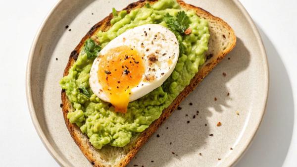 Kylian Mbappé, 27 años: “Desayuno 2 huevos duros acompañados de aguacate o mantequilla de almendras y una taza de avena integral con manzana” - El desayuno habitual de Mbappé: huevos, aguacate y avena con manzana