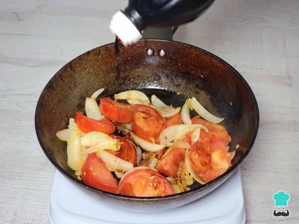 Receta de Saltado de atún peruano - Paso 4