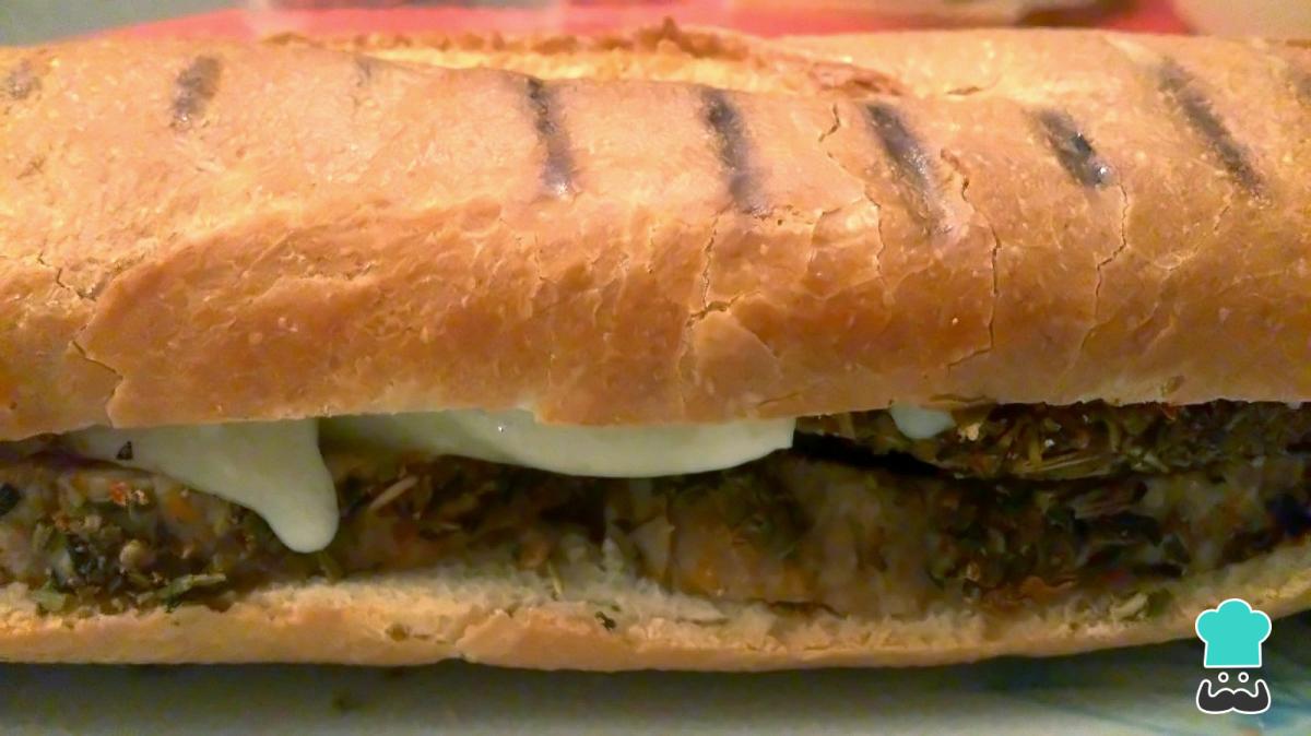 Receta de Bocadillo de lomo adobado con queso