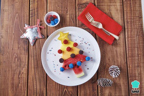 Receta de Árbol de Navidad con frutas y gominolas