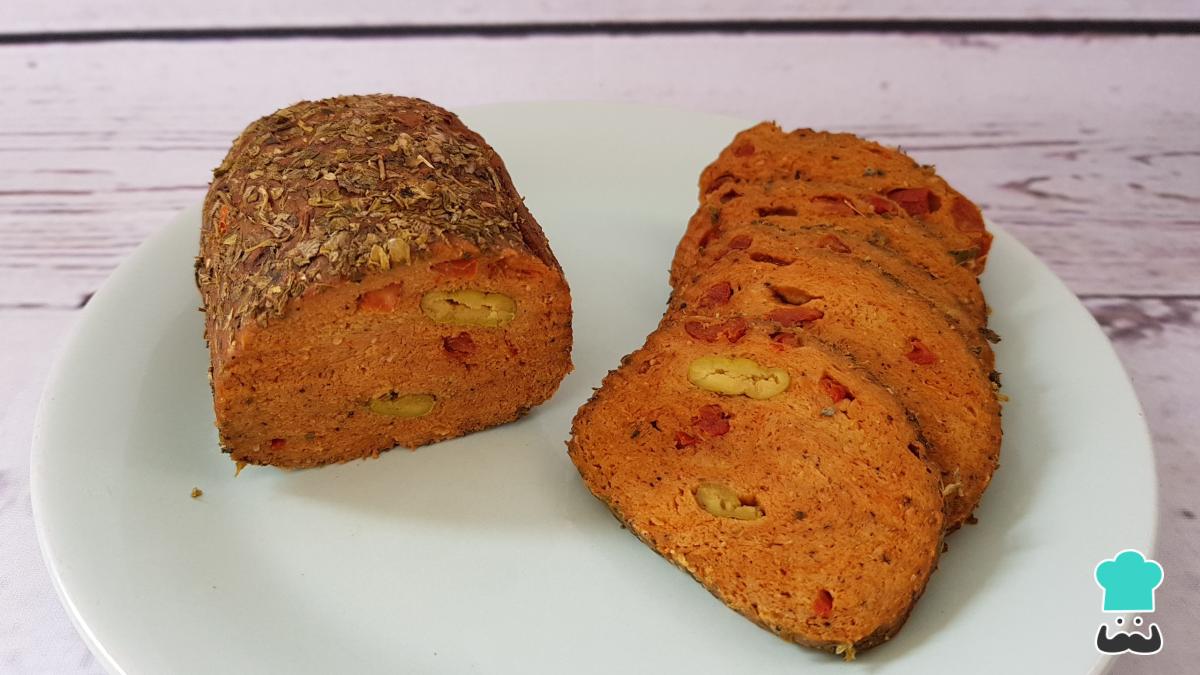 Receta de Embutido vegano casero con aceitunas y tomates secos