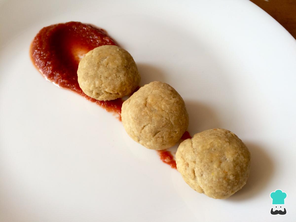 Receta de Albóndigas de avena con tomate
