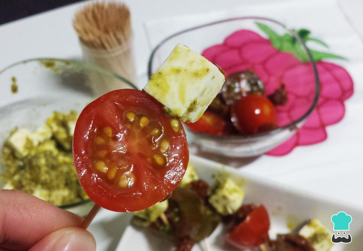 Receta de Brochetas de tomate cherry y queso fresco