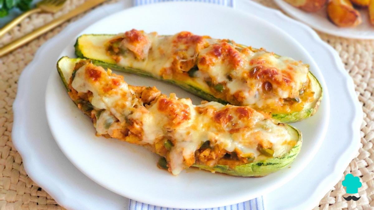 Receta de Calabacines rellenos de pollo y verduras: fáciles de preparar, jugosos y con un gratinado irresistible