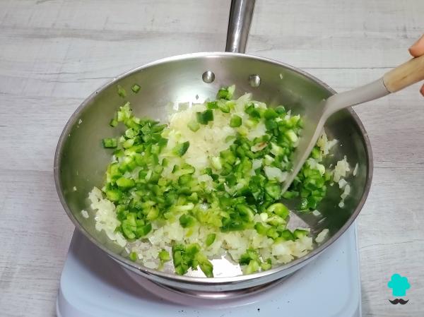 Receta de Calabacines rellenos de pollo y verduras: fáciles de preparar, jugosos y con un gratinado irresistible - Paso 4