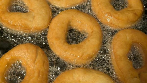 Tipos de cocción: ¿Cuáles son y cómo hacer estas técnicas de cocinado? - Cocción en fritura