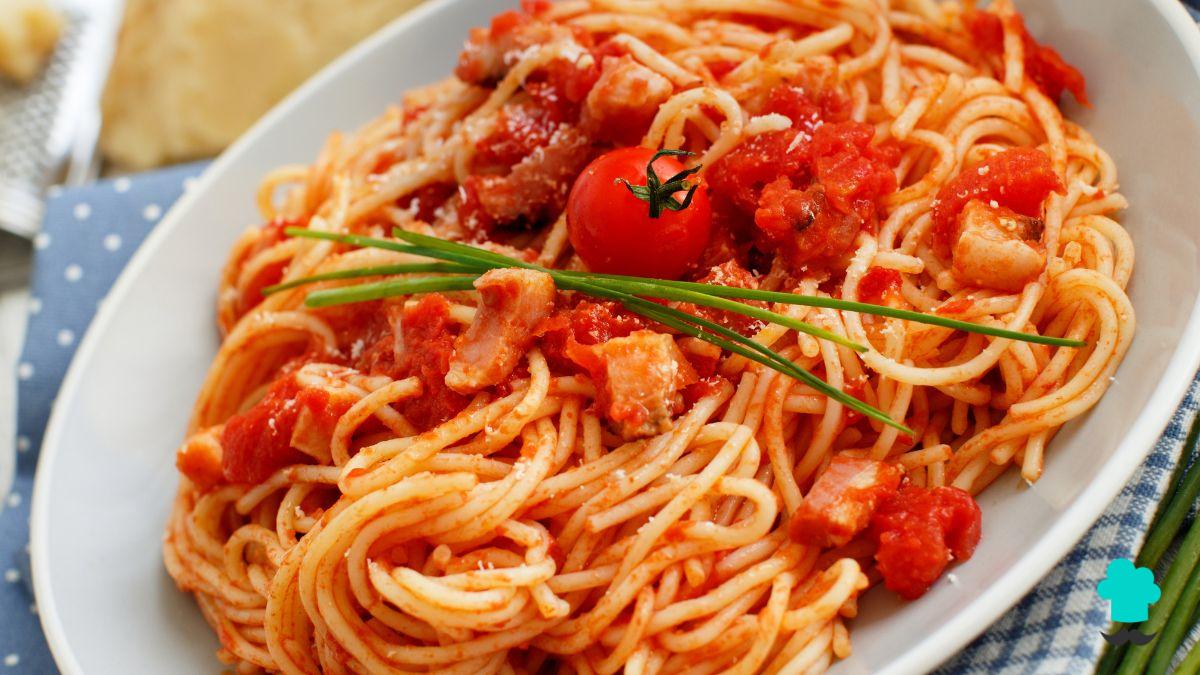 Receta de Pasta a la Amatriciana: el truco para conseguir un guanciale crujiente y una salsa espectacular