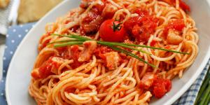Receta de Pasta a la Amatriciana: el truco para conseguir un guanciale crujiente y una salsa espectacular