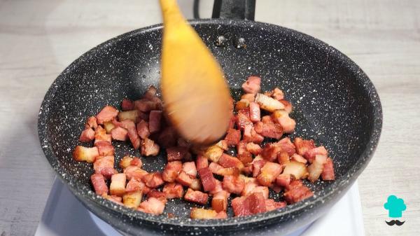 Receta de Pasta a la Amatriciana: el truco para conseguir un guanciale crujiente y una salsa espectacular - Paso 2