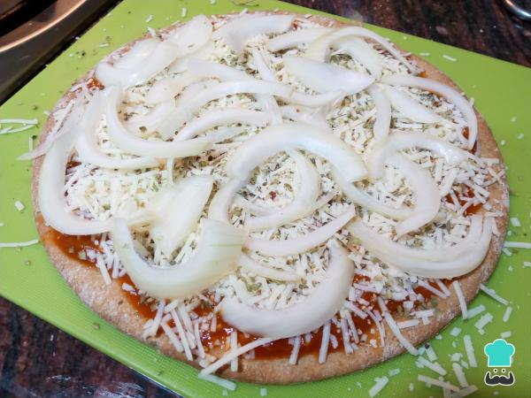 Receta de Pizza de espelta integral con jamón, champiñones y cebolla - Paso 3